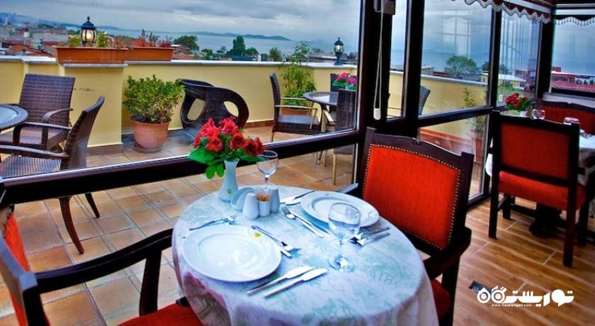 نمایی از رستوران پشت بام	